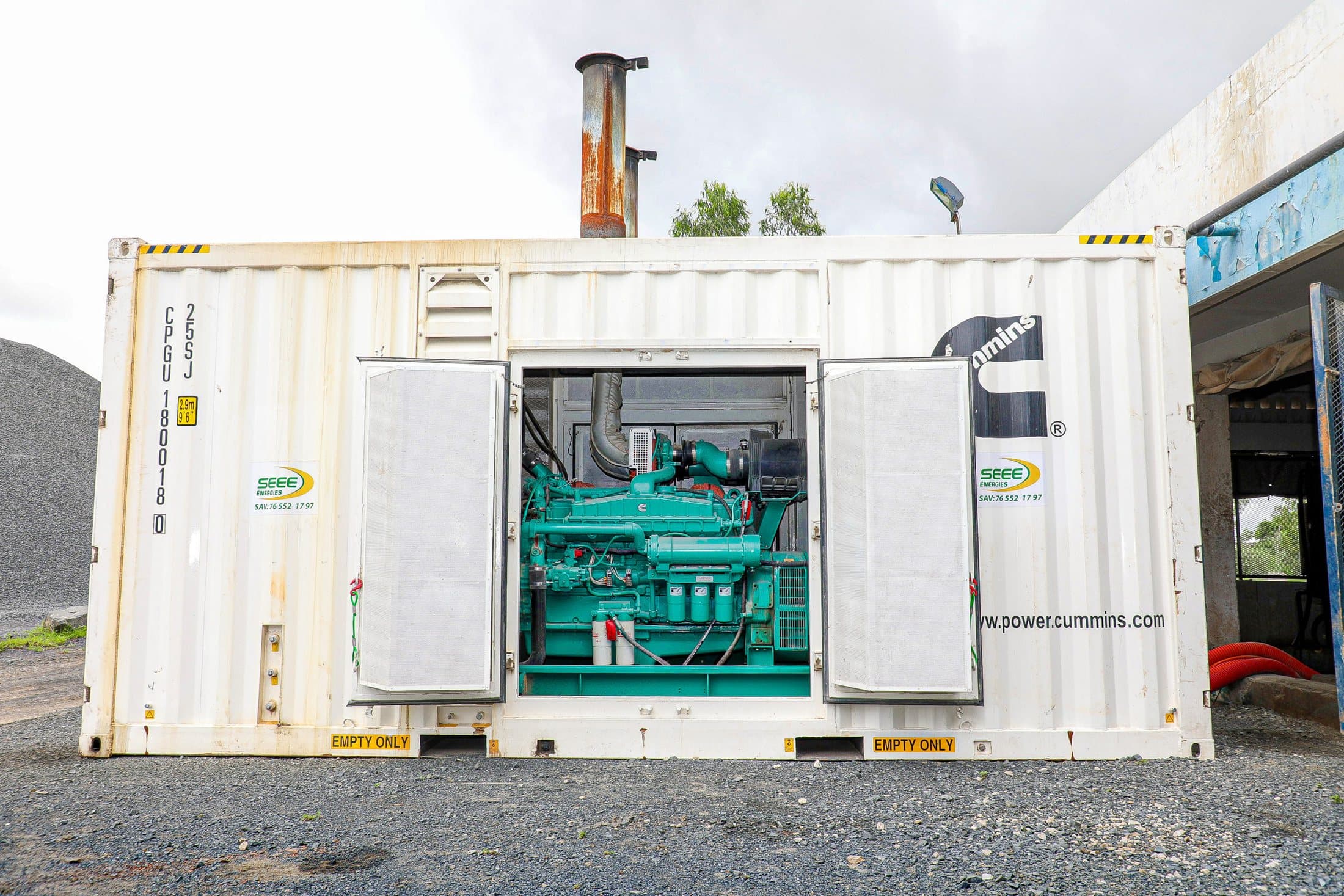 Conteneur ouvert sur un moteur Cummins